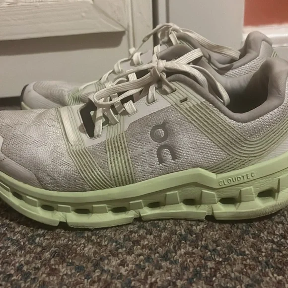 On Running On Cloudgo Frost Hay White Green Shoes size 6.5 - Picture 6 of 10